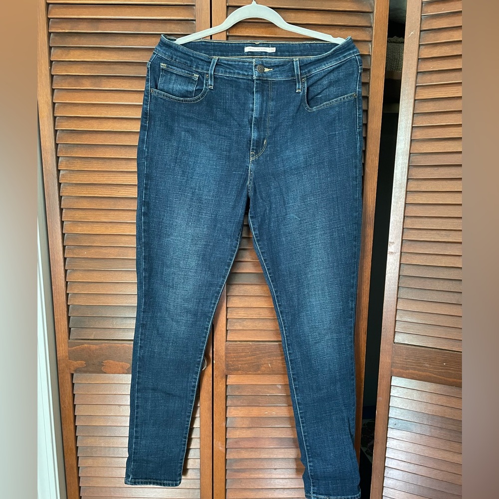 Classic Indigo Women's Levi’s 721 High Rise Skinny size 32.